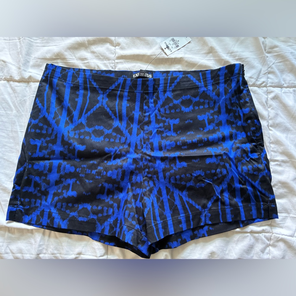 Express Women's Blue and Black Geo Print Shorts - NWT - Size 10!